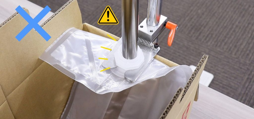 スクエア｜ノズルを注ぎ口に当てない